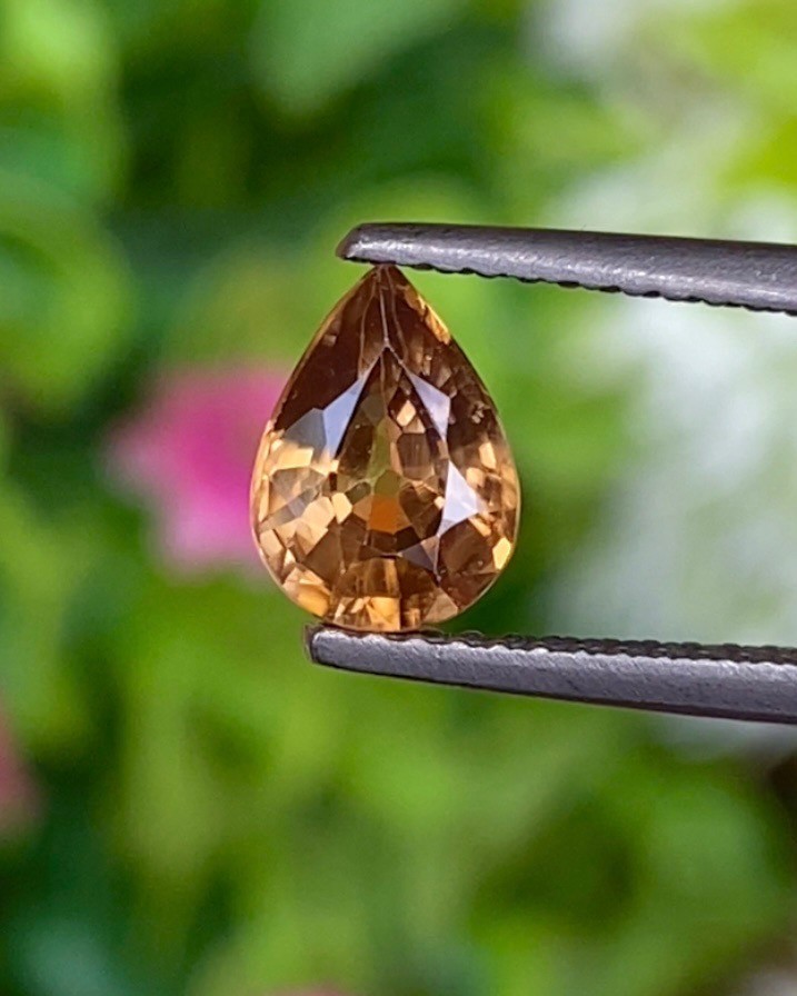 พลอย เพทาย (Zircon) 1.34 กะรัต (Cts.) พลอยแท้ อัญมณีมงคลประจําวันเกิด เครื่องประดับพลอย