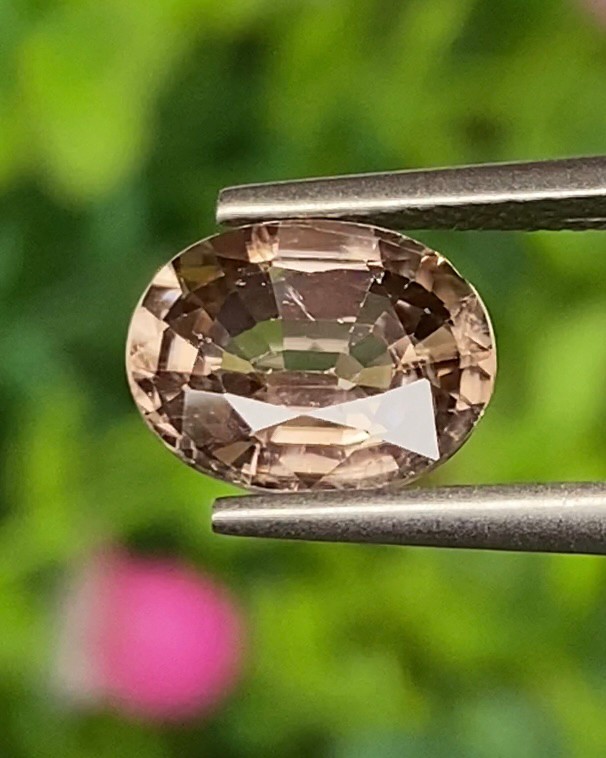 พลอย เพทาย (Zircon) 2.41 กะรัต (Cts.) พลอยแท้ อัญมณีมงคลประจําวันเกิด เครื่องประดับพลอย