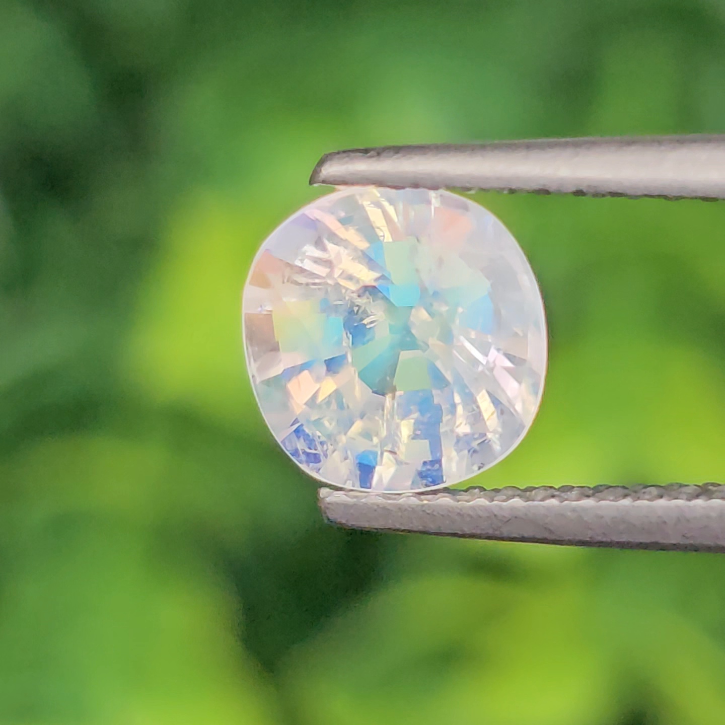 พลอย มูนสโตน เรนโบว์ rainbow moonstone 1.47 กะรัต (cts.) พลอยแท้ อัญมณีมงคลประจําวันเกิด เครื่องประดับพลอย