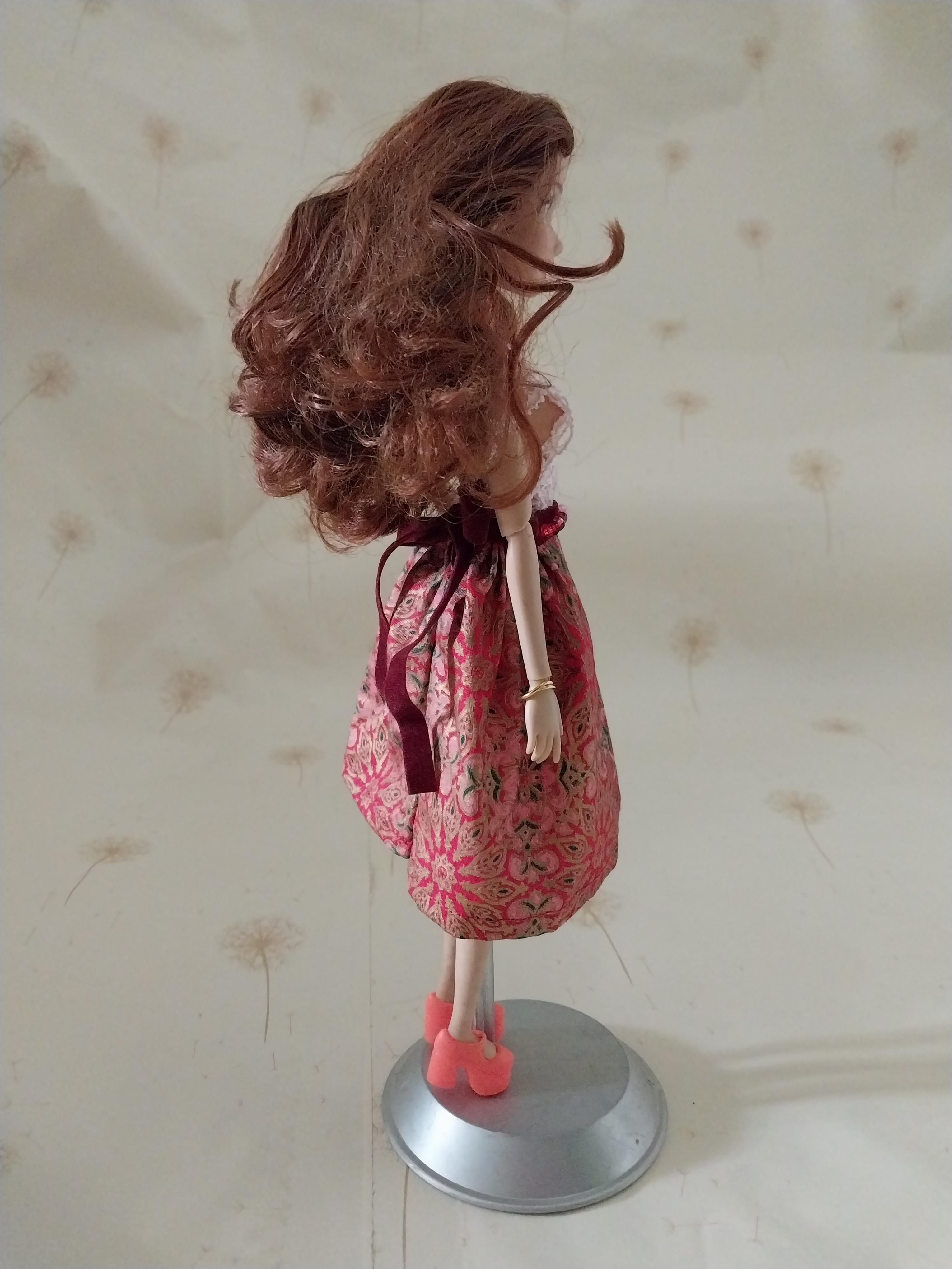 ตำหนิ แขนซ้ายและมือมีรอยสีฟ้า ขามีรอยเปื้อน ตามภาพ,แบลล์ ดิสนีย์ปริ๊นเซส Beauty and the Beast งานแท้ Disney China แขนข้อต่อ ขายาง