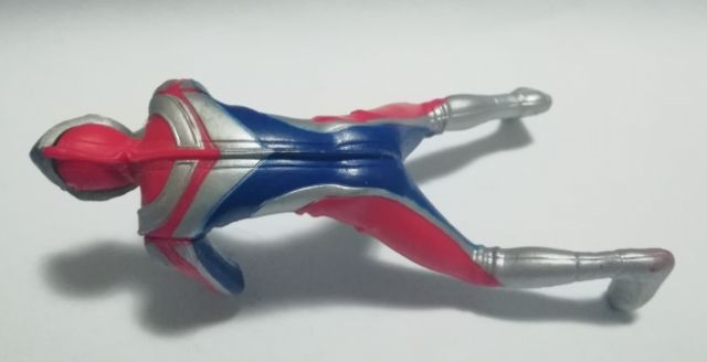 แคนดี้ทอย อุลตร้าแมนไดน่า** ชิ้นส่วนหน้าติดกาส