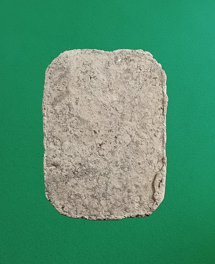 ผ2926 พระเนื้อดิน หลวงพ่อปาน พิมพ์พระพุทธทรงไก่ ไม่ทราบที่ครับ