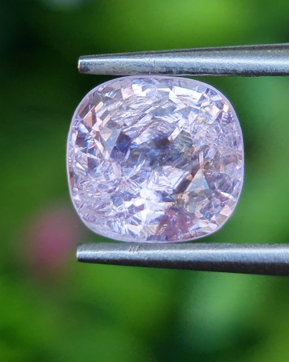 พลอย สปิเนล (Spinel) 1.64 กะรัต (Cts.) ดิบ (Unheated) พลอยแท้ อัญมณีมงคลประจําวันเกิด เครื่องประดับพลอย