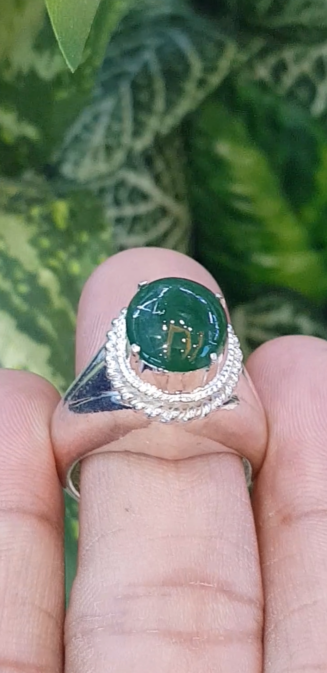 หยก พม่า แท้ Jade แหวนหยก 翡翠戒指 (Jadeite ring) 3.42 กะรัต (Cts.) (Size) 61 ดิบ ไม่ผ่านการปรับปรุง (Type A) พม่า (Myanmar)