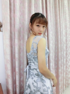 Pre-order ชุดราตรียาวแขนกุด ปักดิ้นเป็นลาย เรียบหรู เชือกผูกหลัง