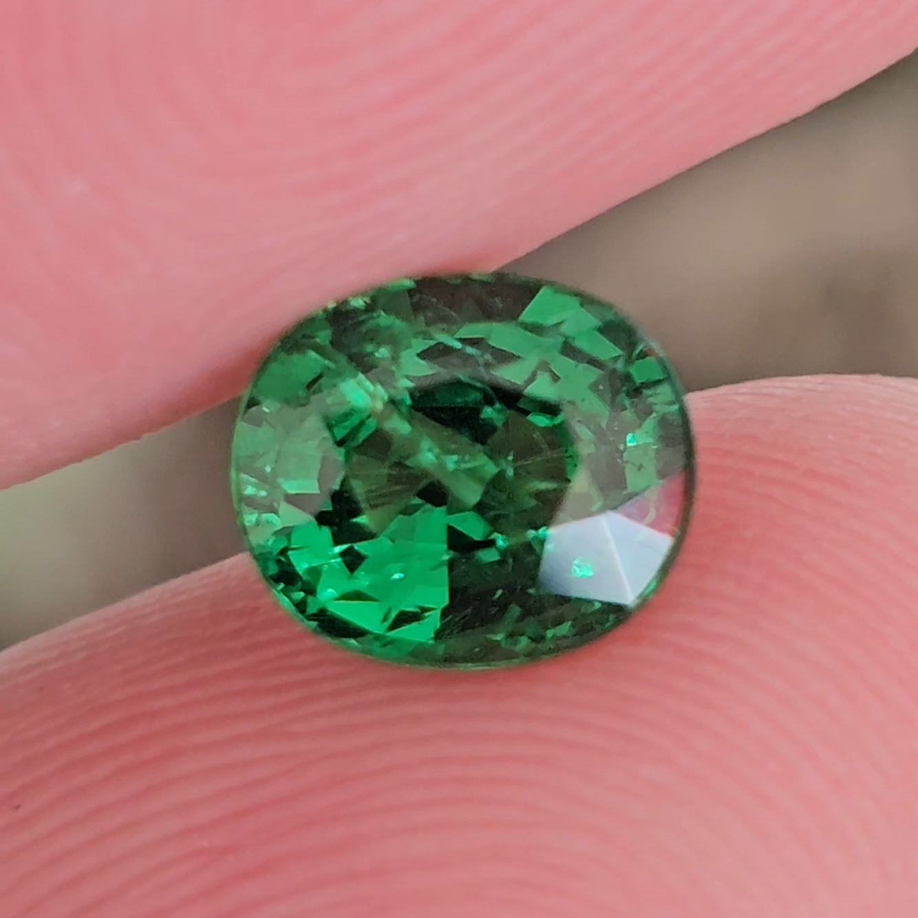 พลอย ซาโวไรท์ Tsavorite Garnet 1.28 กะรัต (Cts.) ดิบ Unheated พร้อมใบเซอร์ อัญมณีมงคลประจําวันเกิด เครื่องประดับพลอย
