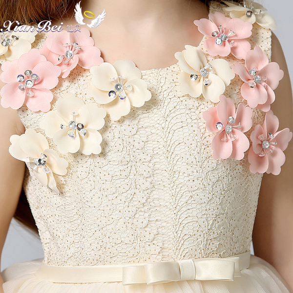 Pre-Order ชุดราตรีเด็ก สไตล์เจ้าหญิง แขนกุด สีแชมเปญ แต่งอกด้วยลูกไม้ และดอกไม้สามมิติ คาดโบว์ที่เอว กระโปรงตาข่าย เป็นชั้น ๆ ซิปหลัง