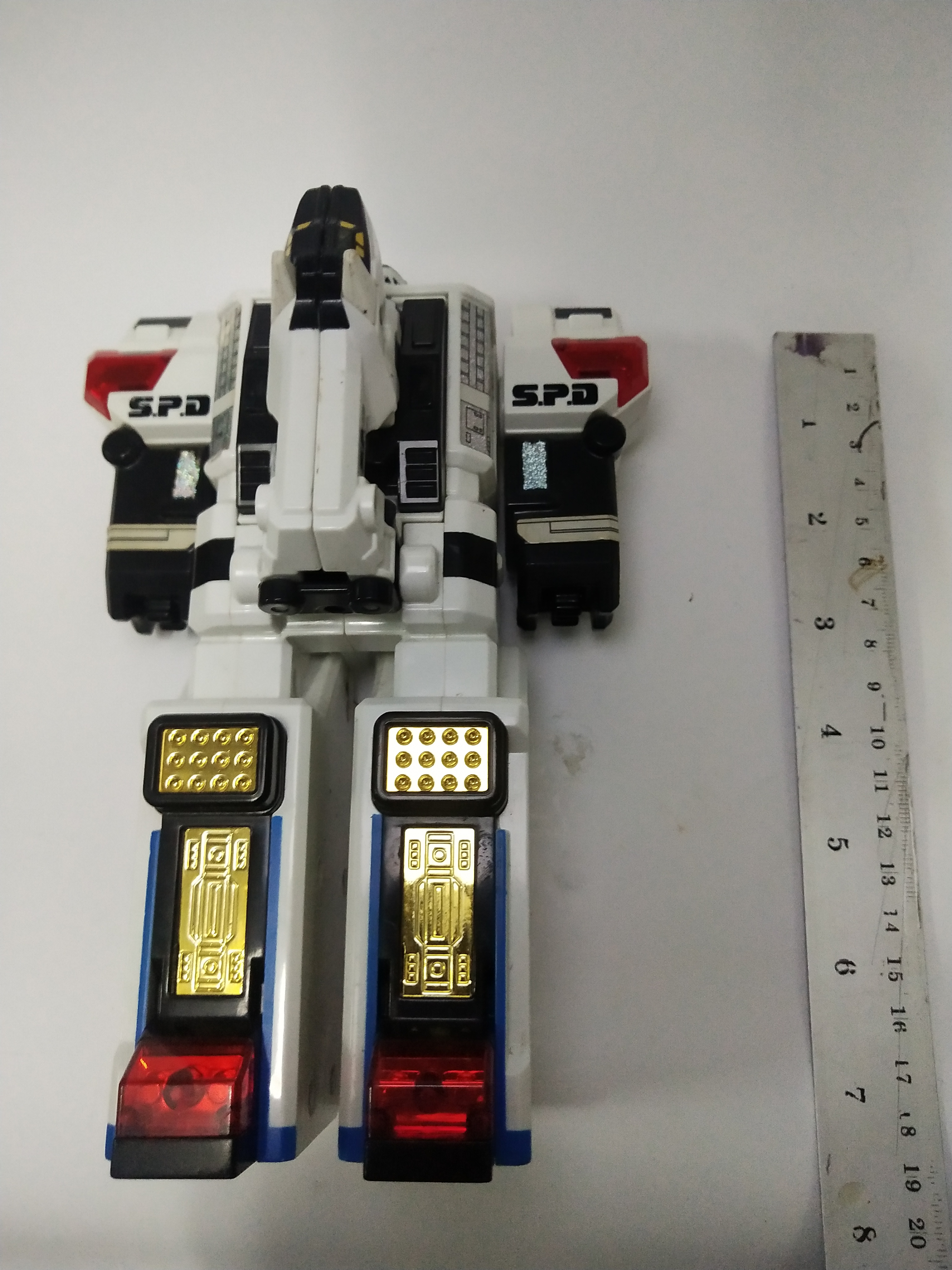 มีหลายภาพ, หุ่นเซ็นไตโรโบ้ จาก ขบวนการเดกะเรนเจอร์