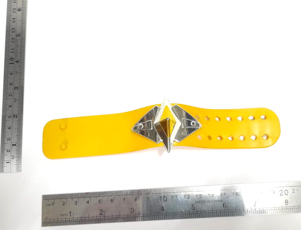 ปลอกข้อมือ อุลตร้าเบลสเลท ของอุลตร้าแมนแจ๊ค ขนาดตามรูป มือสองสภาพดี มีรอยบ้าง มีช่องปรับขนาดข้อมือได้