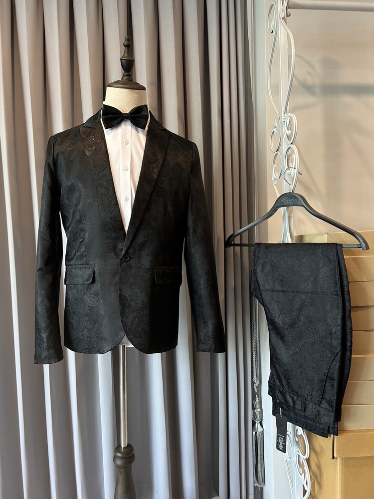 เช่า ชุดสูทชาย งานพิมพ์ลาย เนื้อผ้าแพรแบบหรูมาก