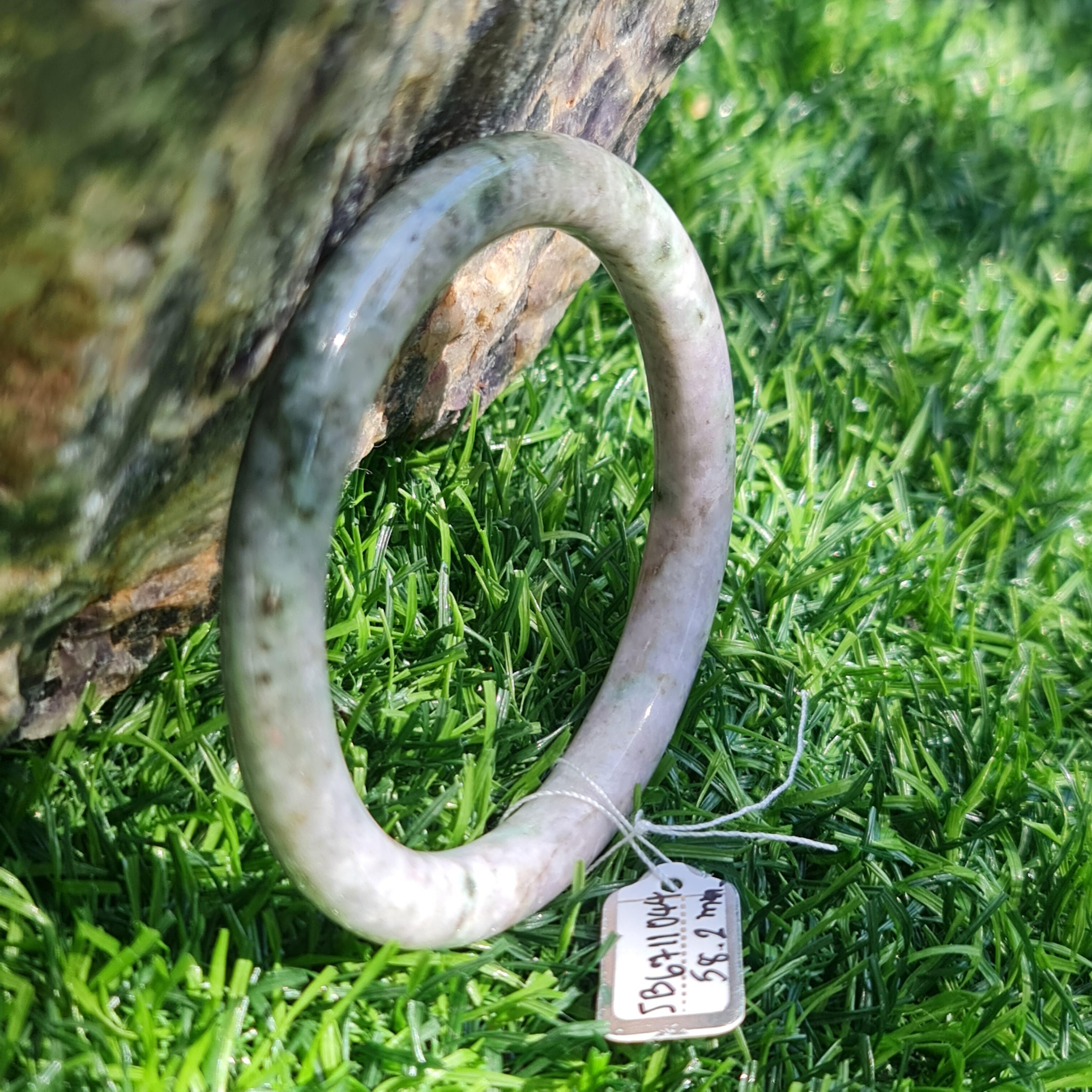 JB6711044 หยก พม่า แท้ Jade กำไลหยก 58.2 มม. (Jadeite bracelet) พม่า (Myanmar)