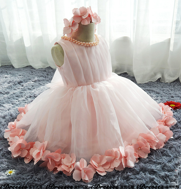 Pre - Order ชุดราตรีเด็ก สวย หรู สง่า สไตล์เจ้าหญิง สีชมพู ชั้นนอกแต่งด้วยผ้าตาข่ายนุ่ม กระโปรงเป็นชั้น ๆ มีซิป