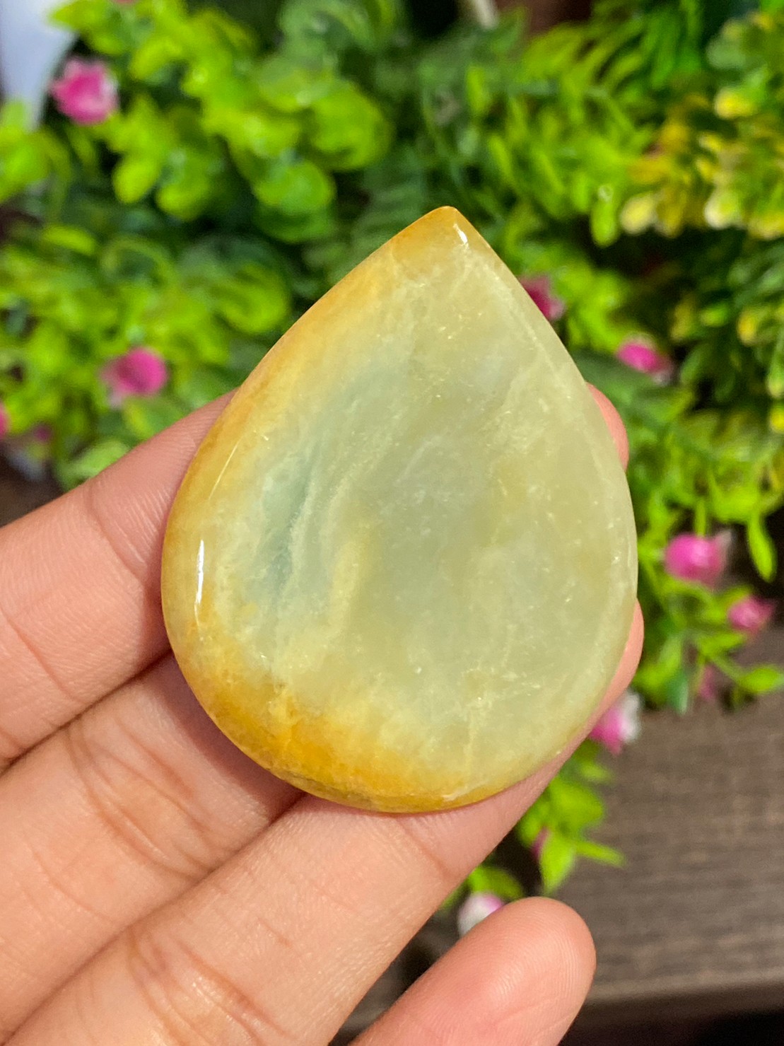 หยกพม่าเจียรนัย (Burmese jade ) 72.39 กะรัต หยกพม่า (jadeite)