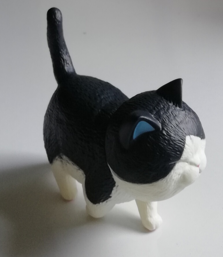 โมเดล "แมวอ้วน Cat Bells" ตัวดำท้องขาว 5" ขนาดตามภาพ