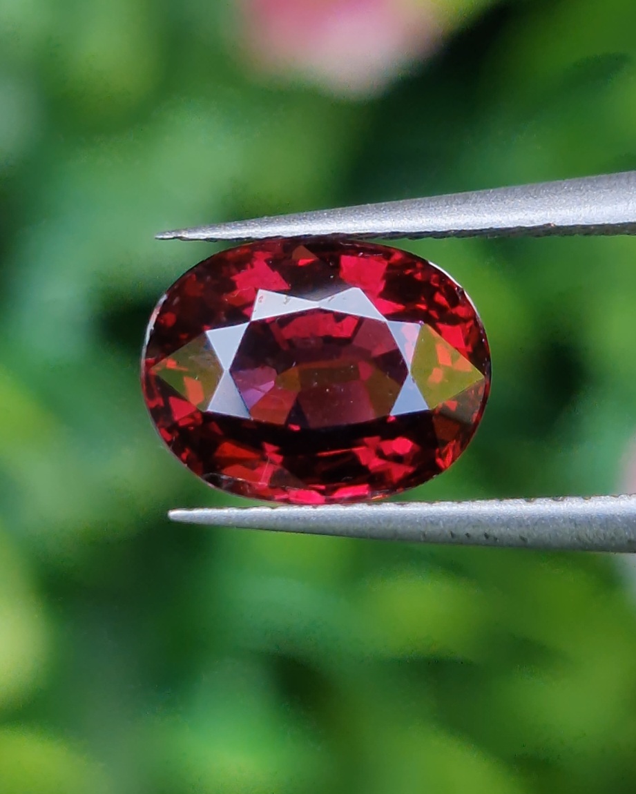 พลอย โรโดไลต์ กาเน็ท Rhodolite Garnet 2.31 กะรัต Cts.พลอยแท้ อัญมณีมงคลประจําวันเกิด เครื่องประดับพลอย