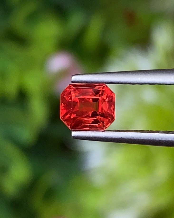 พลอย ออเรนจ์ แซฟไฟร์ Orange Sapphire 0.82 กะรัต (Cts.) พลอยแท้ อัญมณีมงคลประจําวันเกิด เครื่องประดับพลอย