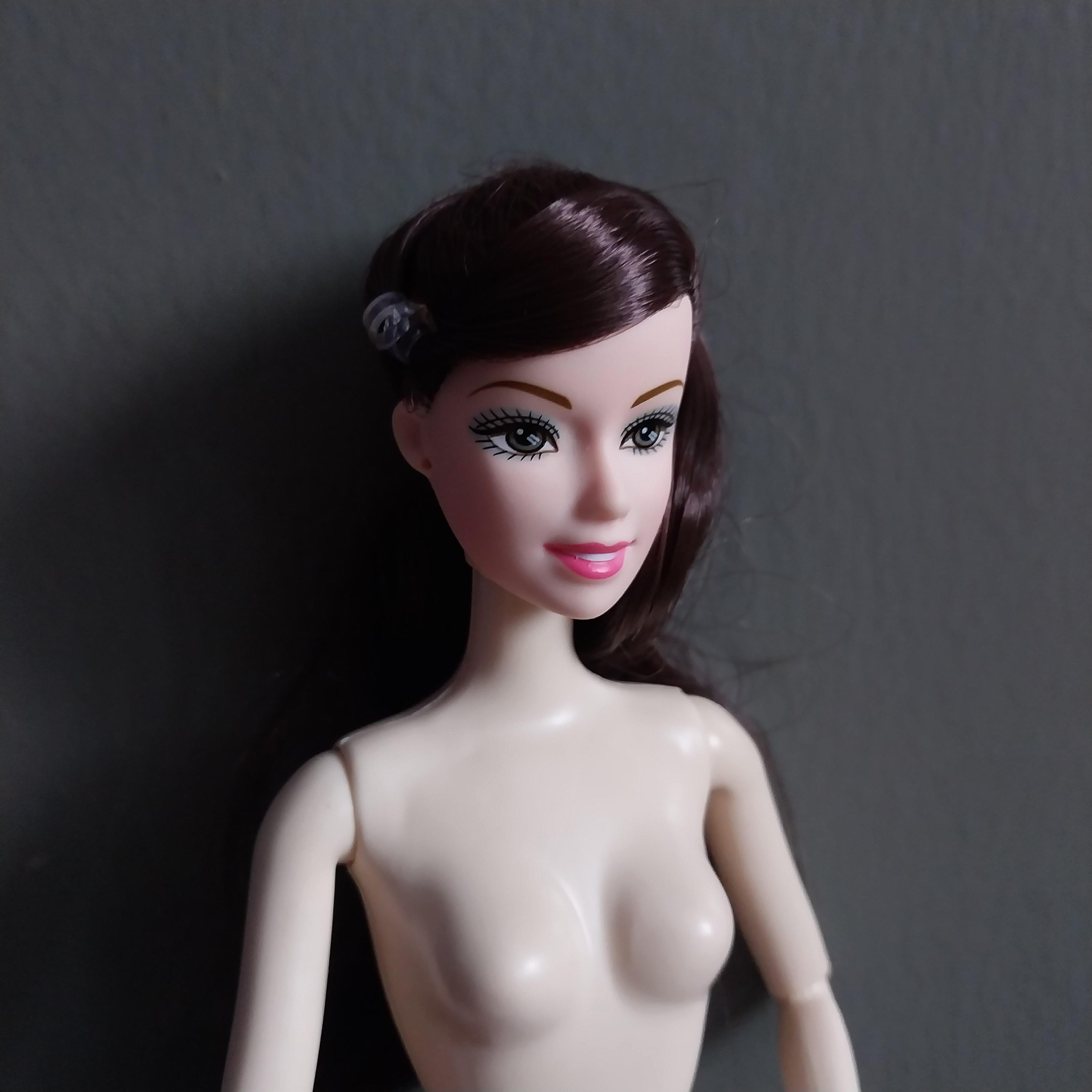 มีหลายภาพ ผมปักไม่เต็มหัว #ตุ๊กตาบาร์บี้ข้อต่อแบรนด์จากจีน ข้อต่อที่ข้อศอก ข้อมือ เอว หัวเข่า ข้อเท้า และมีนิ้วเท้า วัสดุดี **ผมปักไม่เต็มหัว