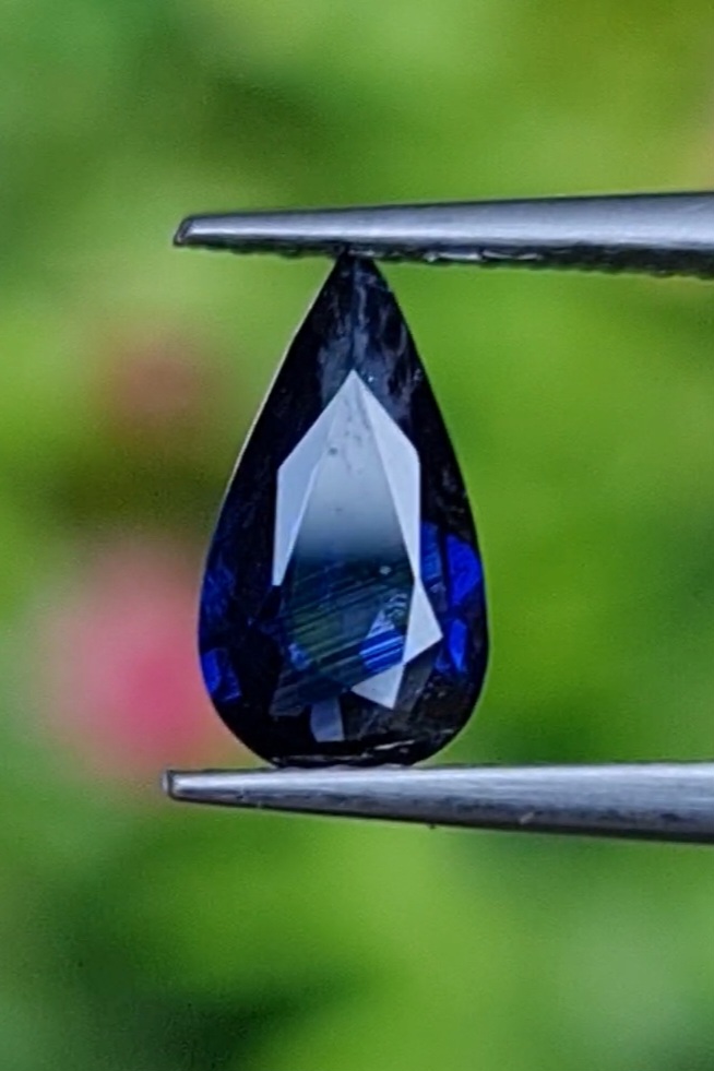 พลอย ไพลิน blue sapphire 0.68 กะรัต (Cts.) เผาเก่า พลอยแท้ อัญมณีมงคลประจําวันเกิด เครื่องประดับพลอย