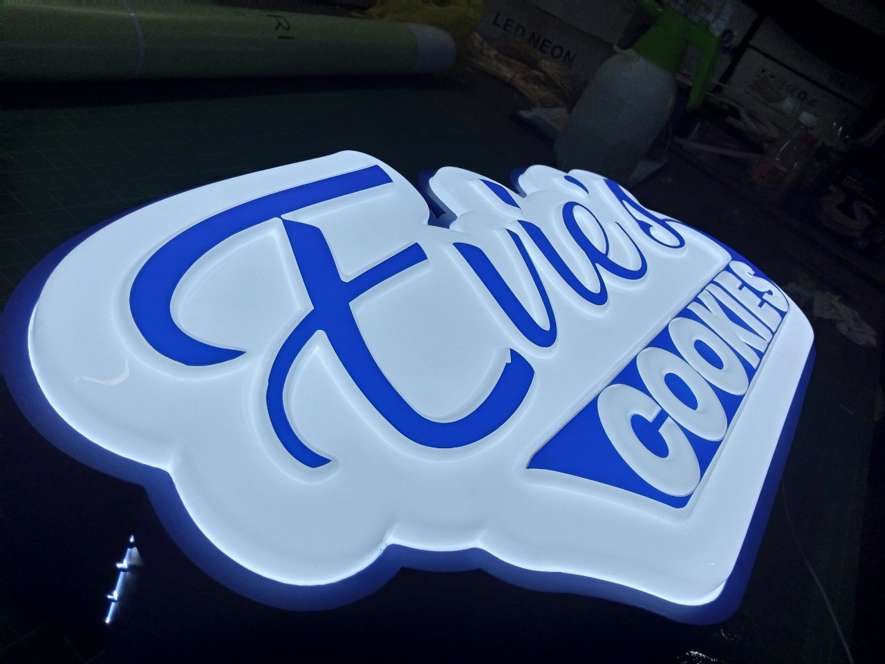 ป้ายอักษรไฟปั้มนูน