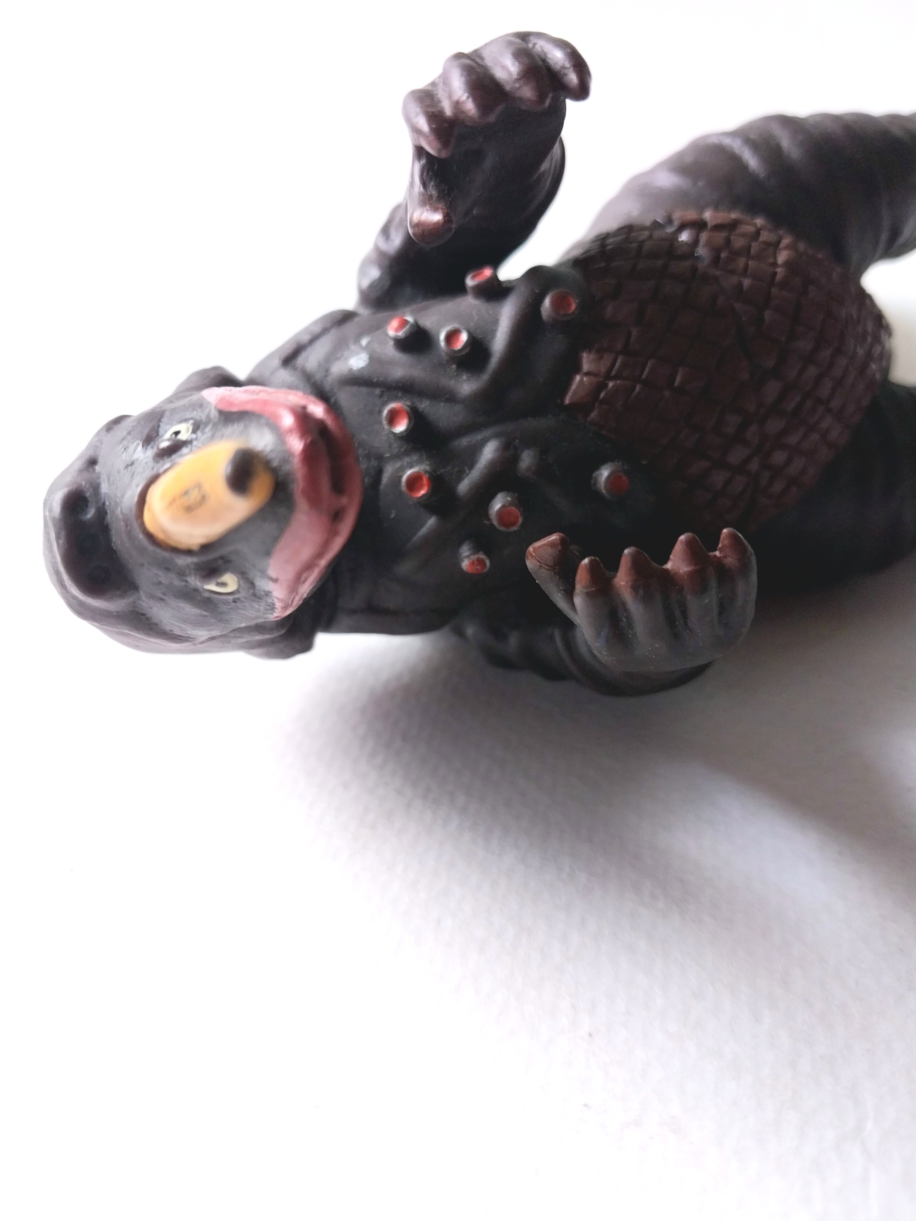 ซอฟ5นิ้ว ไคจูสปาร์คดอล ชุดbandai kaiju 500 สัตว์ประหลาด ซารากัส จากภาพยนตร์ชุด อุลตร้าแมนคนแรก ในภาพยนตร์มันสามารถยิวแสงจากท่อๆที่หลัง ทำร้ายอุลตร้าแมนจนบาดเจ็บได้ ซอฟตัวนี้สูง15ซม.(ประมาณ5นิ้ว) สภาพใหม่ สะสม สภาพดี