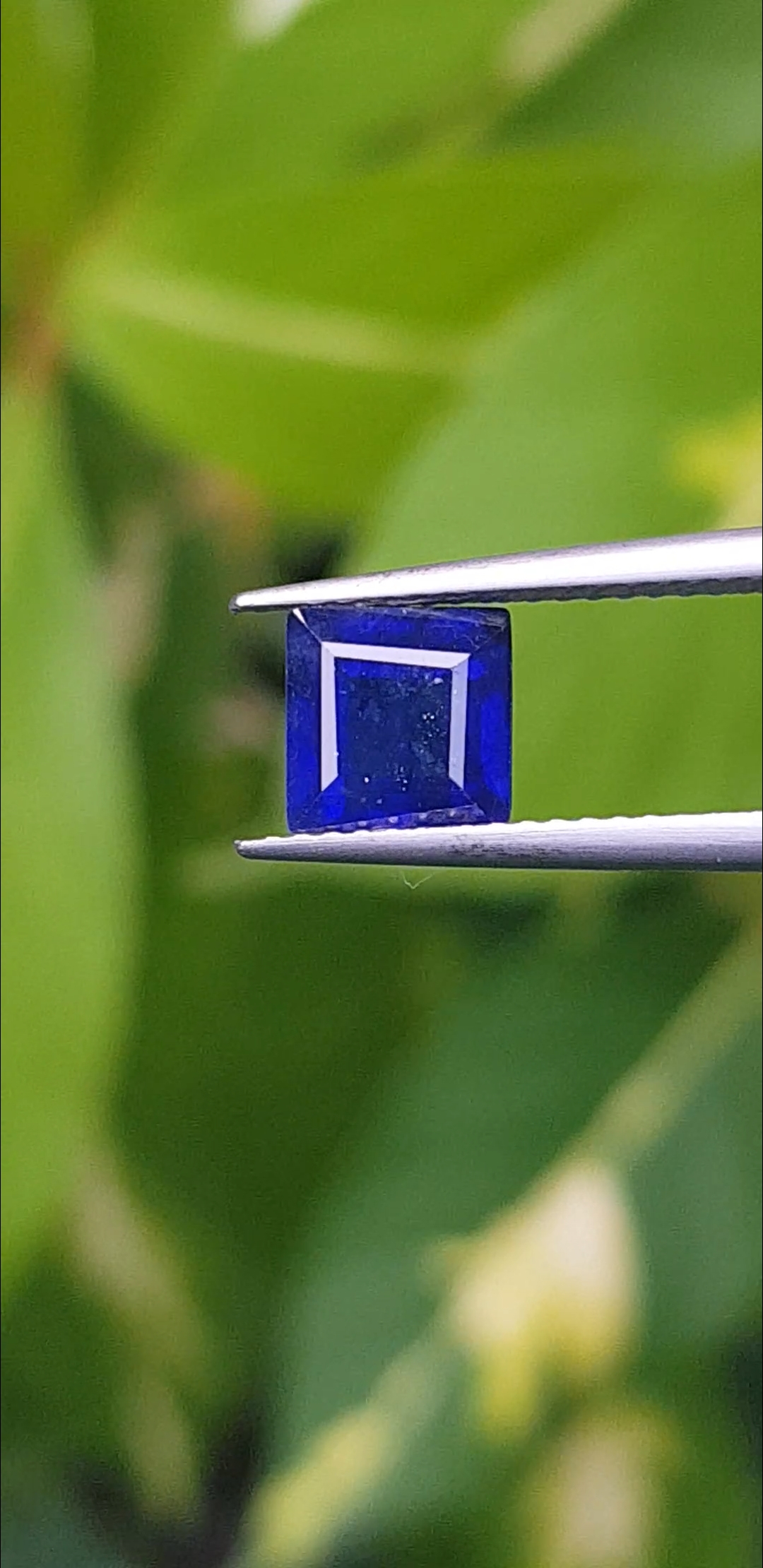 ไพลิน (Blue Sapphire) 1.81 กะรัต (Cts.) พลอยแท้ อัญมณีมงคลประจําวันเกิด เครื่องประดับพลอย