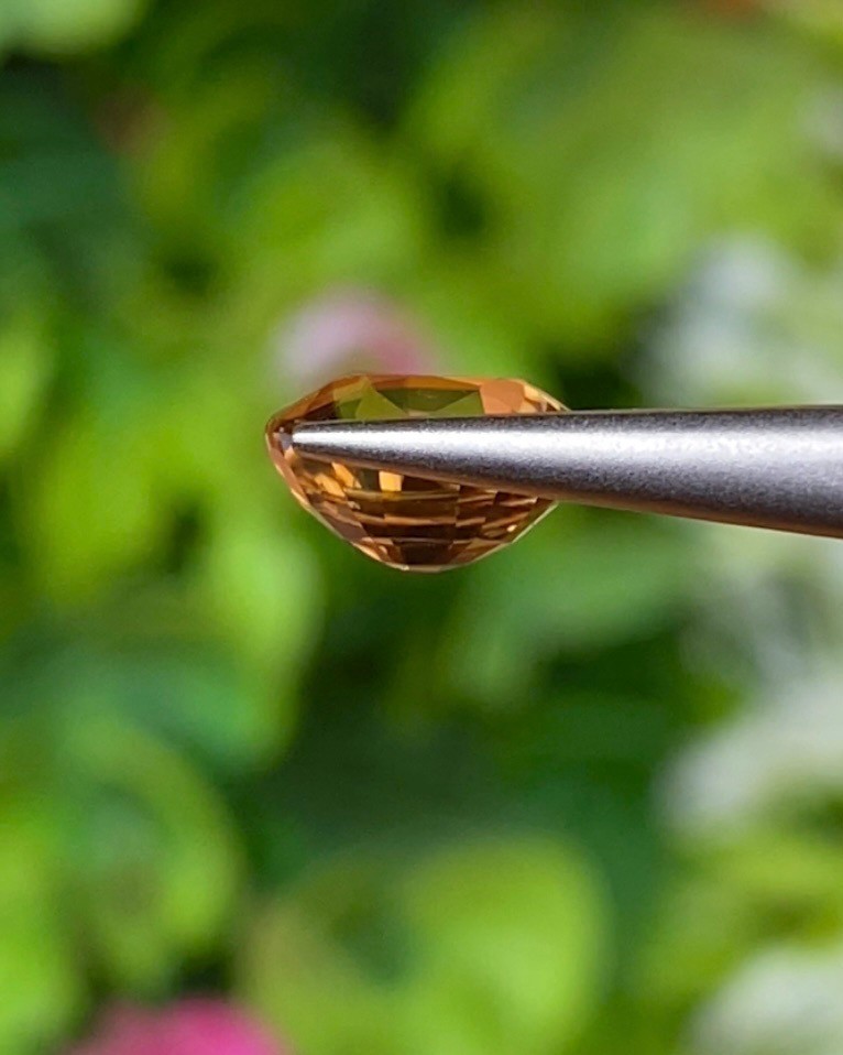 พลอย เพทาย (Zircon) 1.80 กะรัต (Cts.) พลอยแท้ อัญมณีมงคลประจําวันเกิด เครื่องประดับพลอย