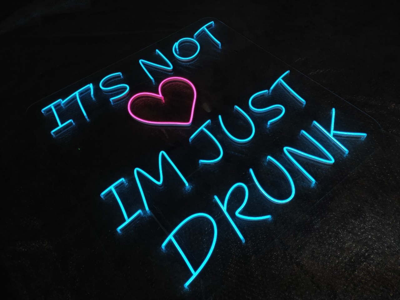 ไฟนีออน เฟค