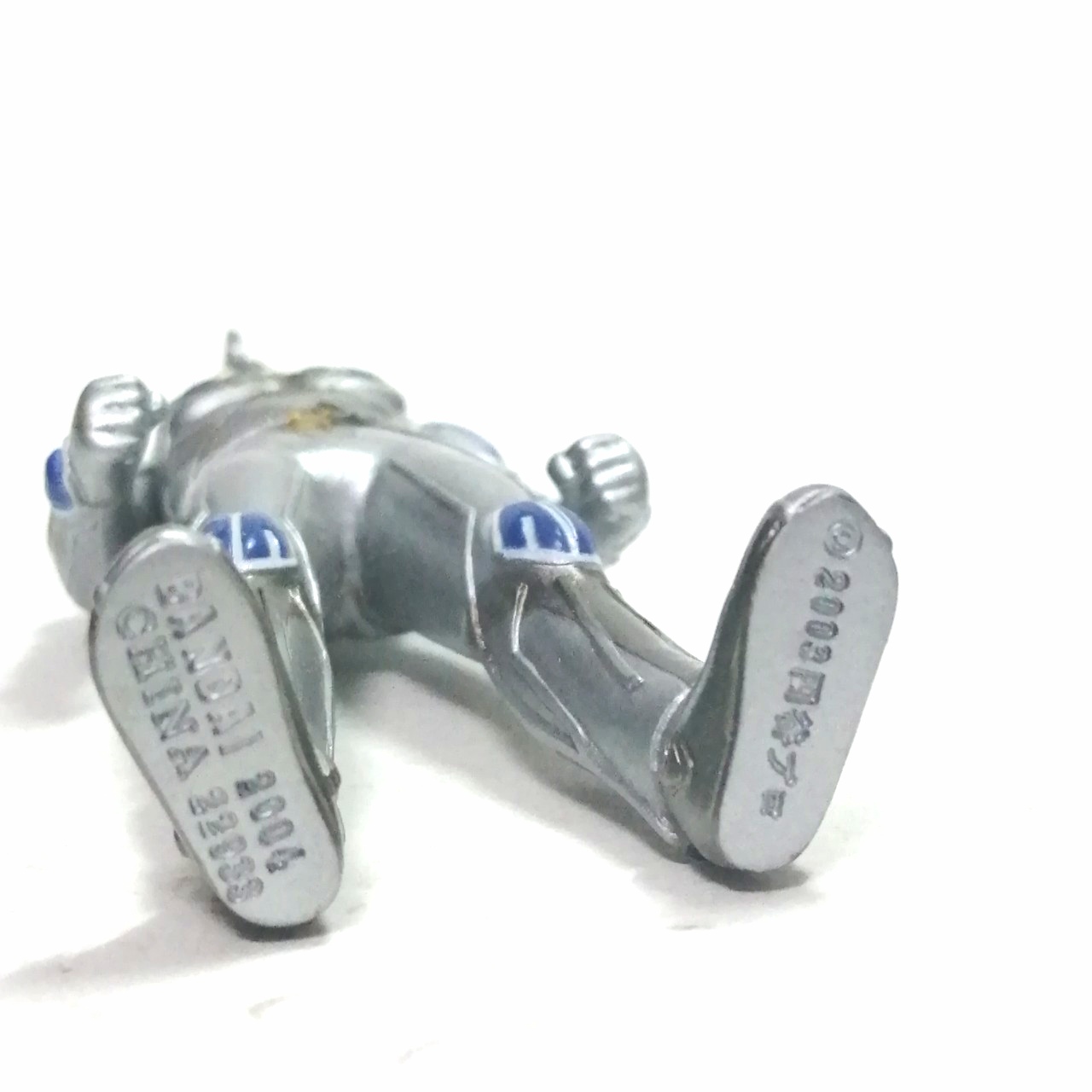 ซอฟ 5 -5.5 นิ้ว อุลตร้าแมนเลเจ้นต์ ร่างรวมของ อุลตร้าแมนคอสมอส และอุลตร้าแมนจัสตีส ขนาดตามรูป สภาพดี มีรอยบ้าง