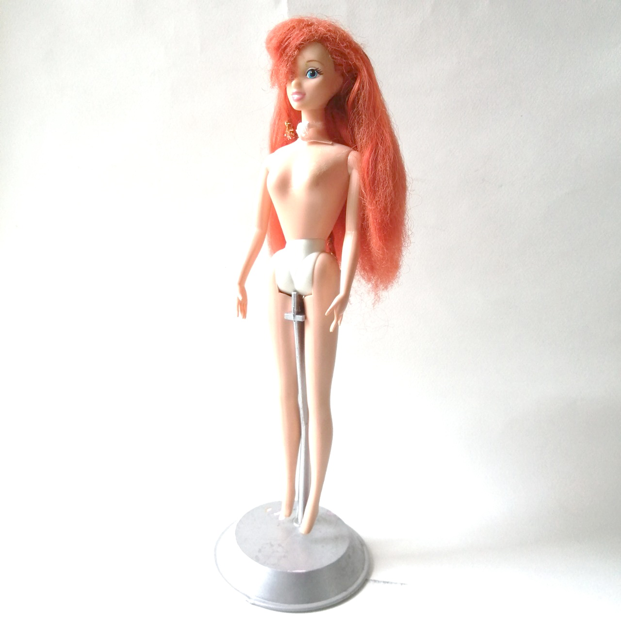 ตุ๊กตาเจ้าหญิงดิสนีย์ แอเรี่ยล ลิตเติ้ลเมอเมด โลโก้ Disney ที่ท้ายทอย Made in Chinaเจ้าหญิงดิสนีย์ Disney Priness เจ้าหญิงแอเรี่ยล** ผมแดงฟูตามภาพ มีตำหนิที่ผิวถลอกที่หน้าอกด้านซ้ายและหลัง