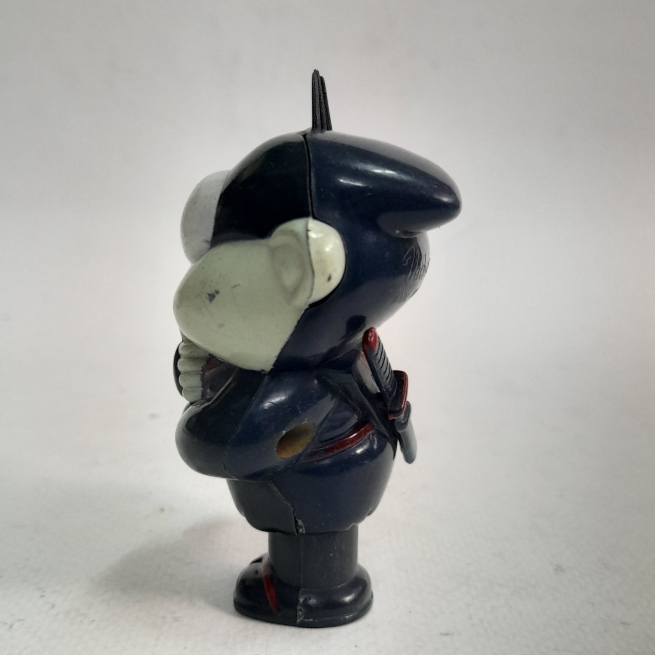 ฟิกเกอร์ พลาสติก**มีตำหนิตามภาพ ปังปอนด์ พรีเมี่ยม 7- 11 ในอดีต ชุดปังปอนด์นินจา(ตัวที่1) มือสอง ตัวกดไม่ได้เช็คสภาพ