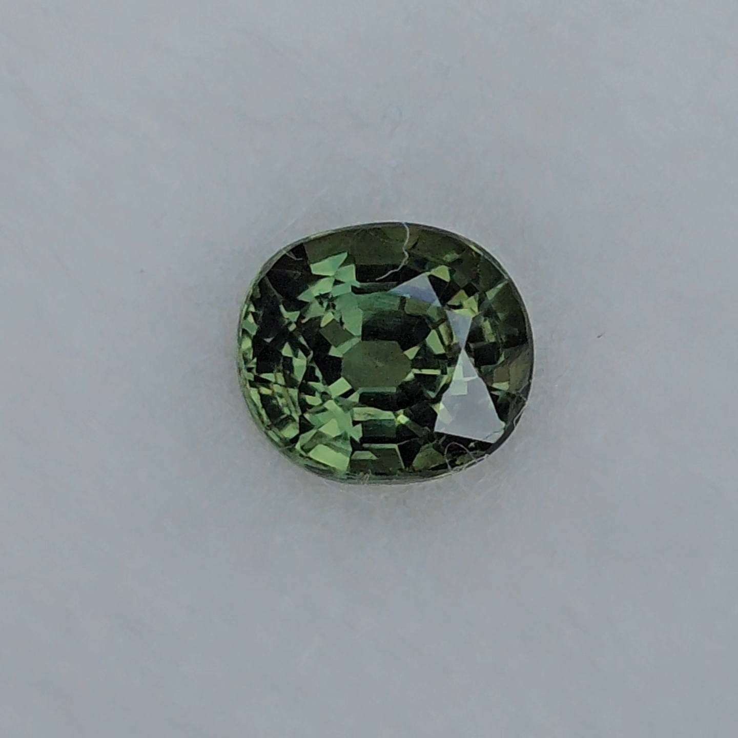 พลอย เขียวส่อง Green Sapphire 1.09 กะรัต (Cts.) ดิบ (Unheated) พร้อมใบเซอร์ (With Certificate) พลอยแท้ อัญมณีมงคลประจําวันเกิด เครื่องประดับพลอย
