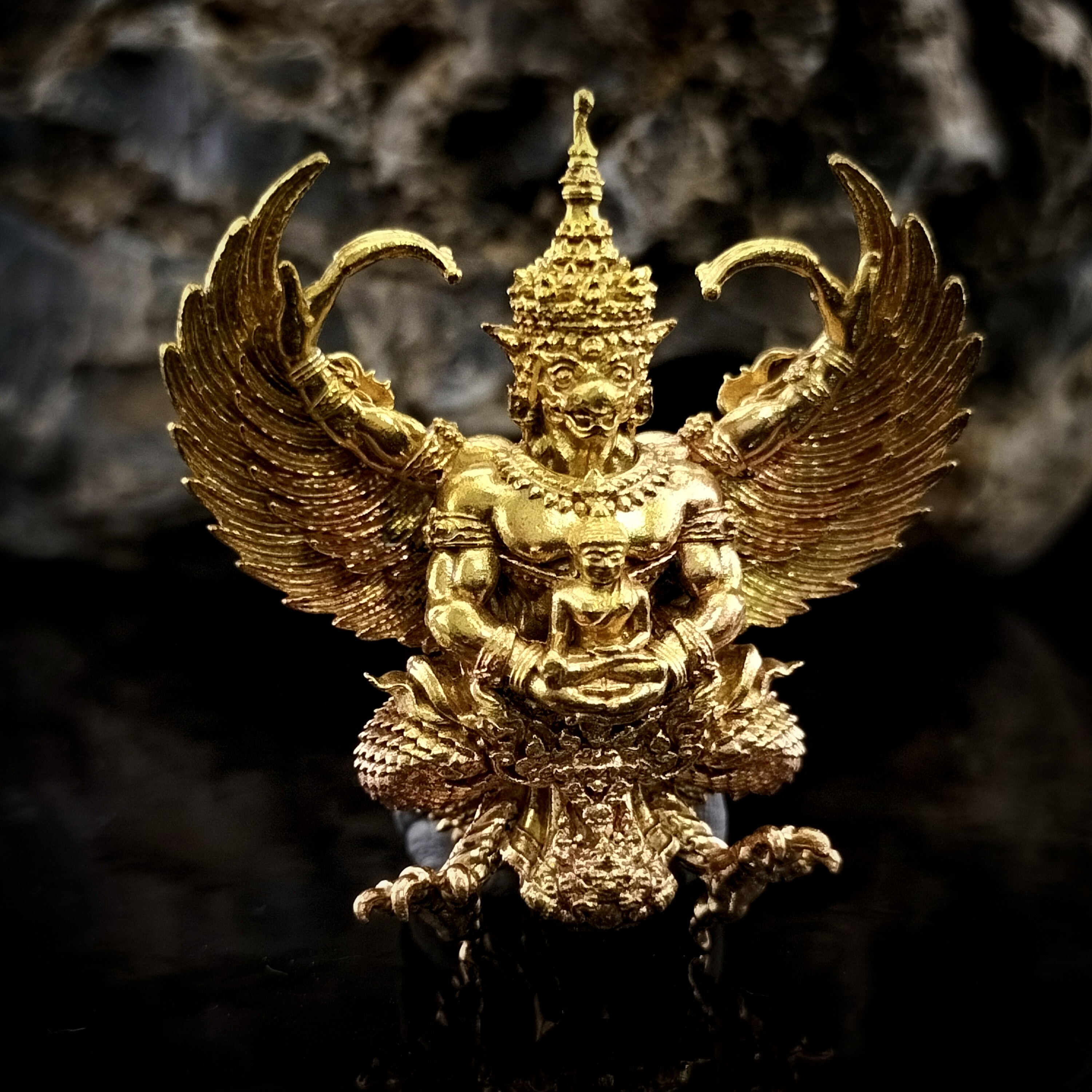 พญาครุฑ รุ่น เศรษฐีเงินไหลมา