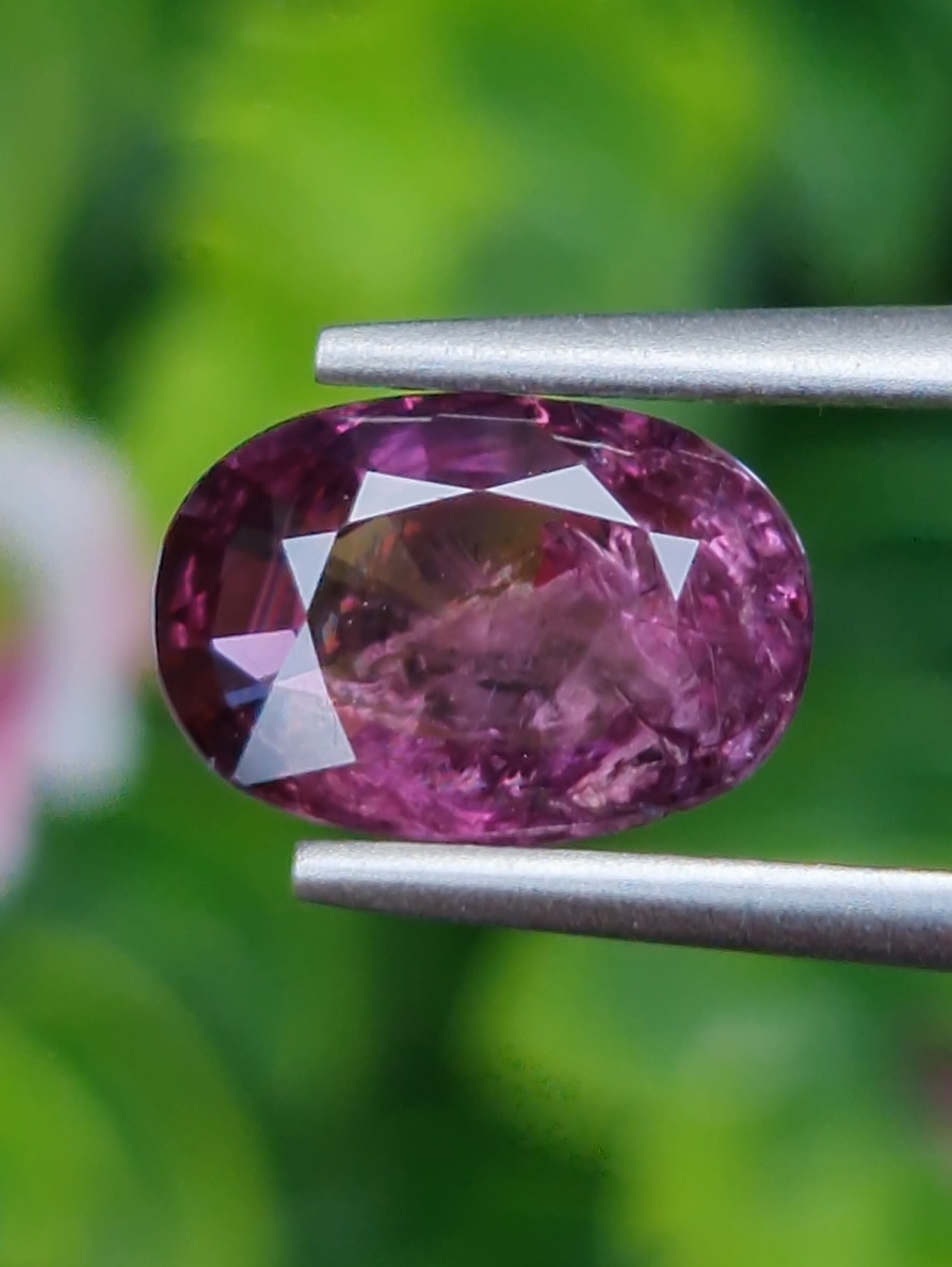 พลอย เพอเพิล แซฟไฟร์ สีม่วง Purple Sapphire ดิบ (Unheated) 2.05 กะรัต (Cts.) พร้อมใบเซอร์ พลอยแท้ อัญมณีมงคลประจําวันเกิด เครื่องประดับพลอย