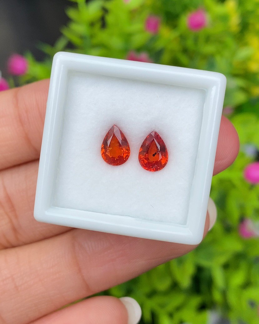 พลอย คู่ ออเรนจ์ แซฟไฟร์ Orange Sapphire 2 เม็ด 1.92 กะรัต (Cts.) พลอยแท้ อัญมณีมงคลประจําวันเกิด เครื่องประดับพลอย