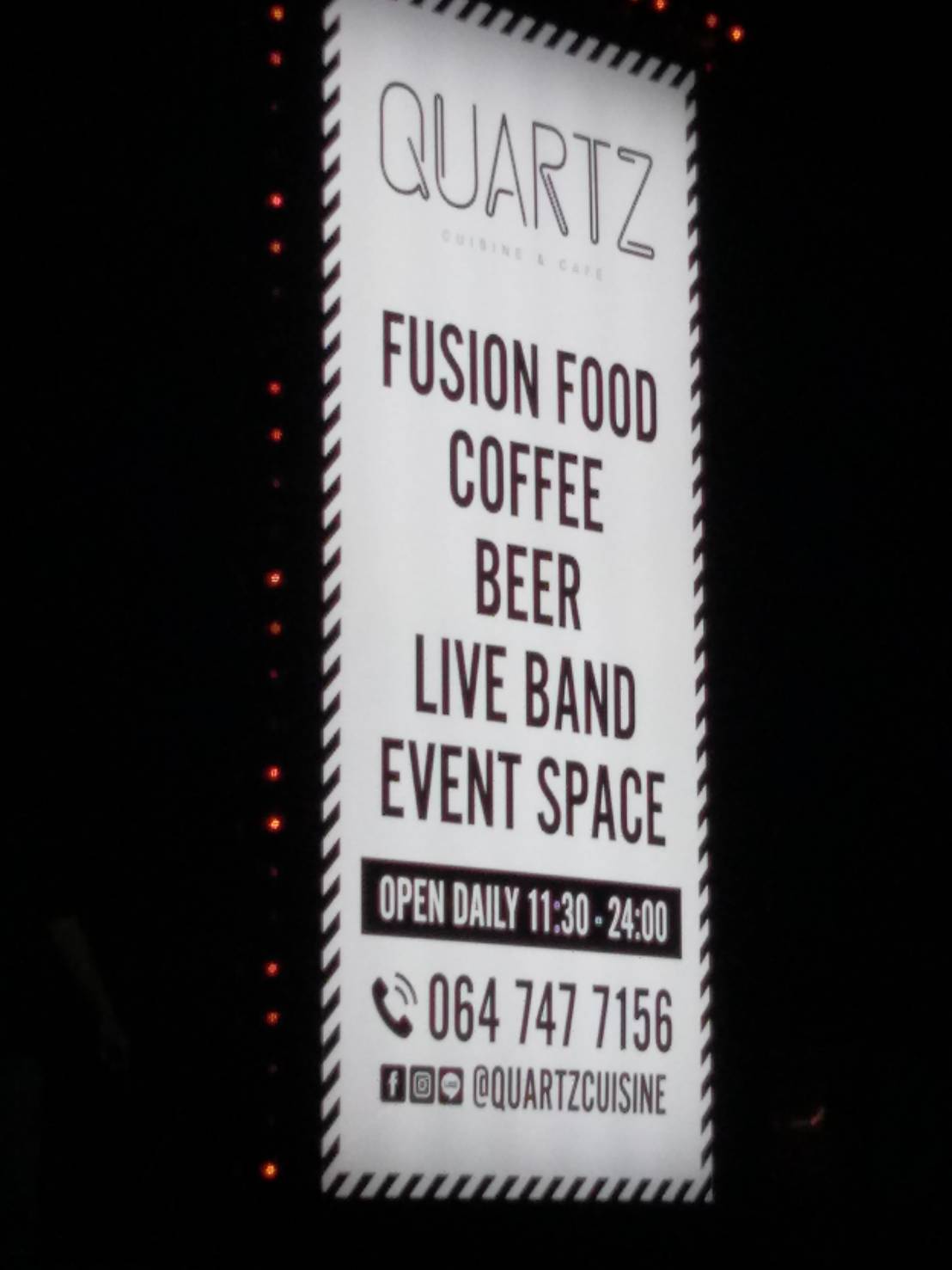 ตู้ไฟ ไฟออกสองด้าน - QUARTZ #ป้ายร้านอาหาร