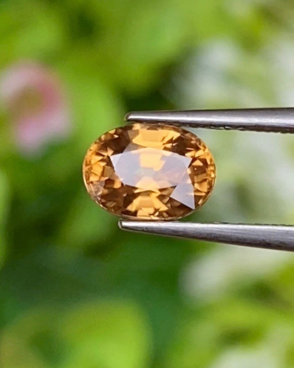 พลอย เพทาย (Zircon) 1.40 กะรัต (Cts.) พลอยแท้ อัญมณีมงคลประจําวันเกิด เครื่องประดับพลอย