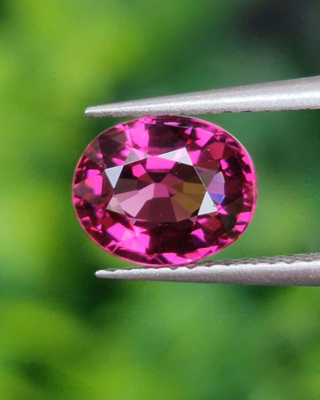พลอย โรโดไลต์ กาเน็ท Rhodolite Garnet 1.40 กะรัต Cts.พลอยแท้ อัญมณีมงคลประจําวันเกิด เครื่องประดับพลอย