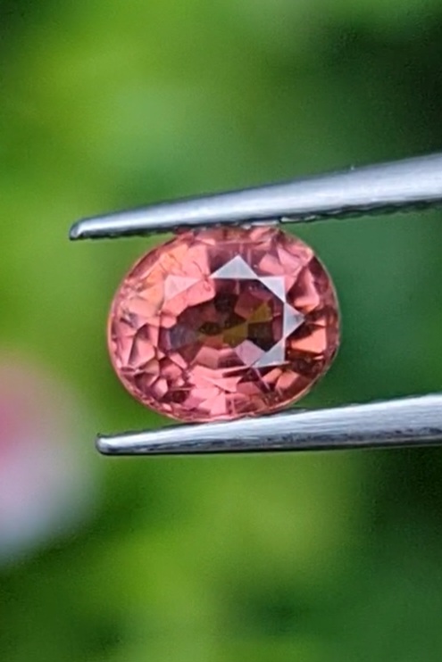 พลอย ทัวร์มารีน (Tourmaline) 0.68 กะรัต (Cts.) อัญมณีมงคลประจําวันเกิด เครื่องประดับพลอย