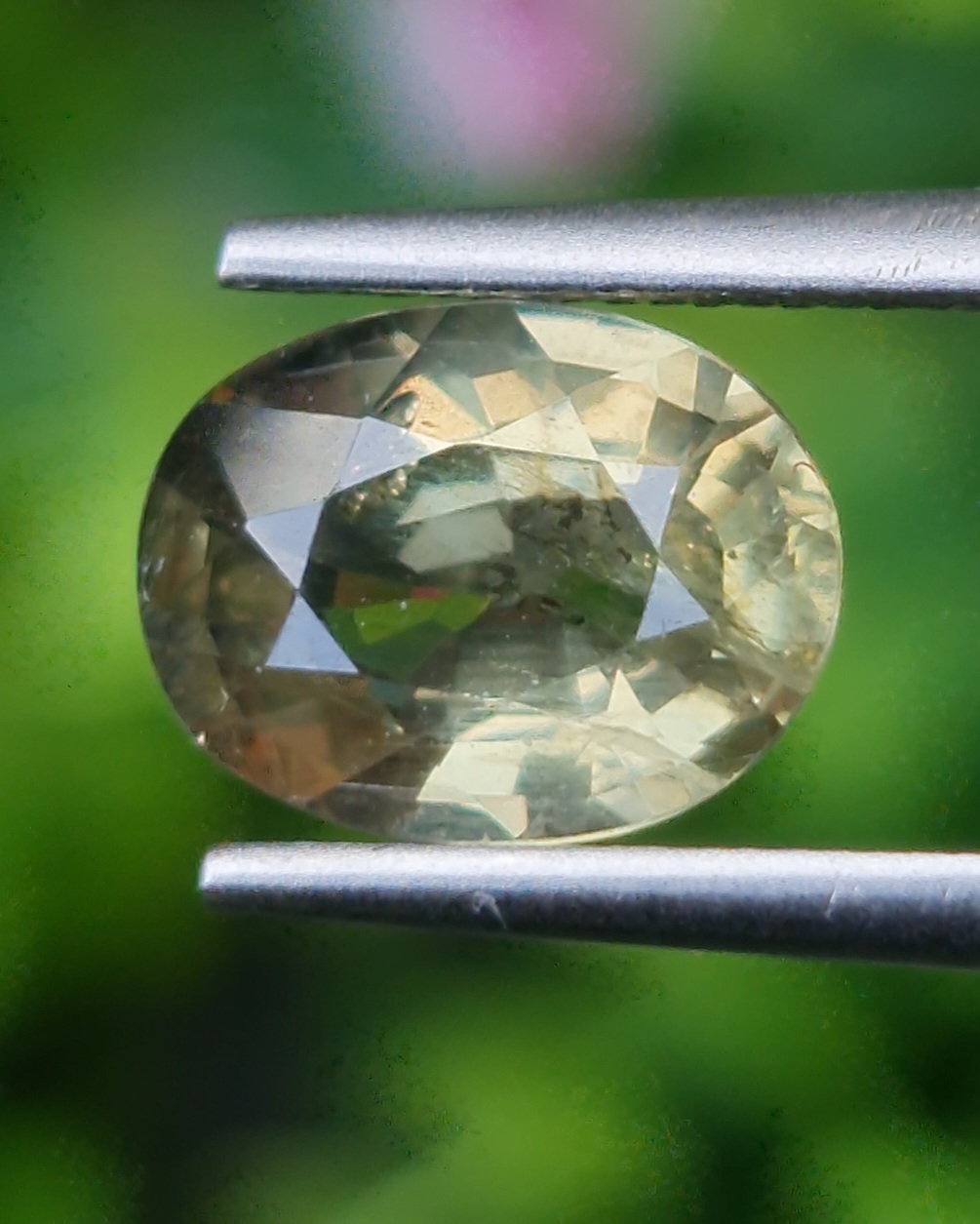 พลอย บุษราคัม yellow sapphire 2.10 กะรัต (Cts.) ดิบ (Unheated) พลอยแท้ อัญมณีมงคลประจําวันเกิด เครื่องประดับพลอย