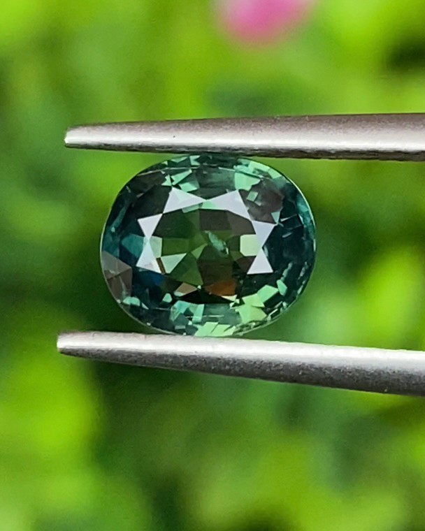 พลอย เขียวส่อง Green Sapphire 1.43 กะรัต (Cts.) เผาเก่า พลอยแท้ อัญมณีมงคลประจําวันเกิด เครื่องประดับพลอย