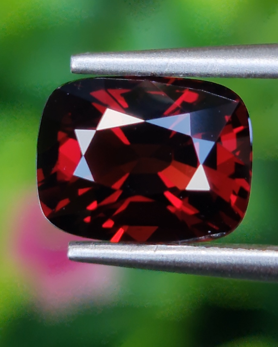 พลอย สปิเนล พม่า Burmese Spinel 2.36 กะรัต (Cts.) ดิบ Unheated พลอยแท้ อัญมณีมงคลประจําวันเกิด เครื่องประดับพลอย