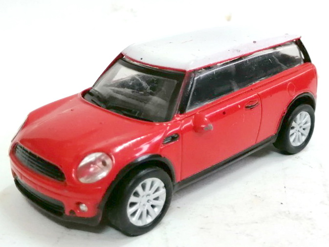 รถเหล็กงานเก่าสะสม สีแดง หลังคาสีขาว **สีถลอก มีตำหนิ ตามภาพ ขนาดยาวราว 10 ซม.ขายตามสภาพเก็บสะสม