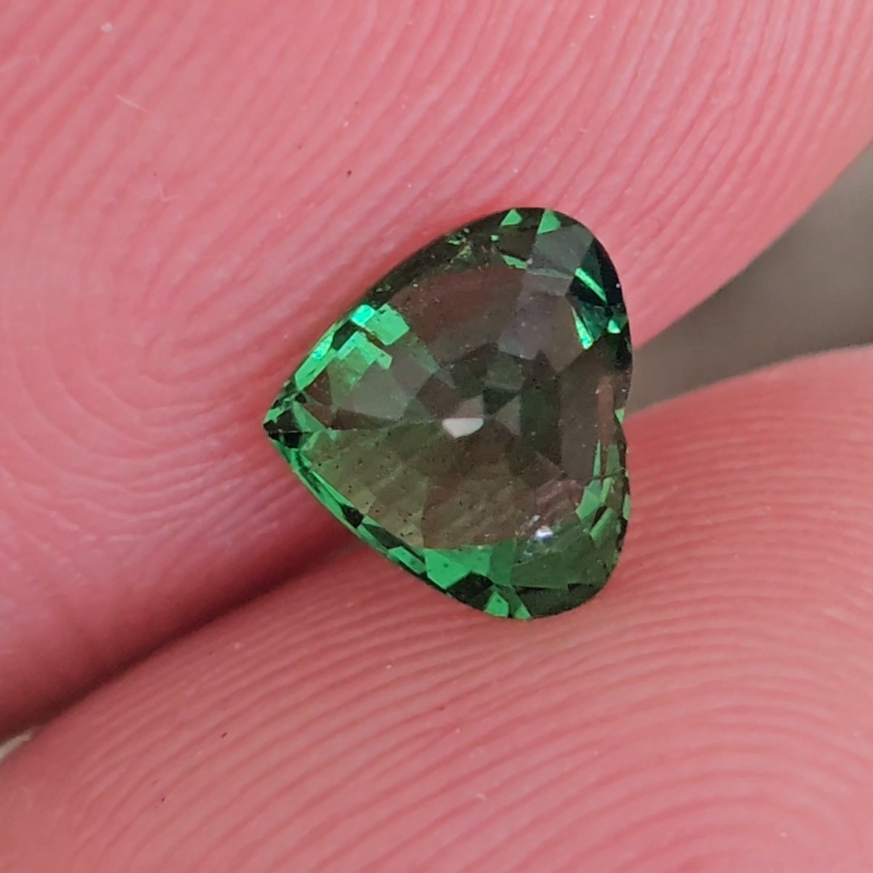 พลอย ซาโวไรท์ Tsavorite Garnet 1.11 กะรัต (Cts.) ดิบ Unheated พร้อมใบเซอร์ อัญมณีมงคลประจําวันเกิด เครื่องประดับพลอย