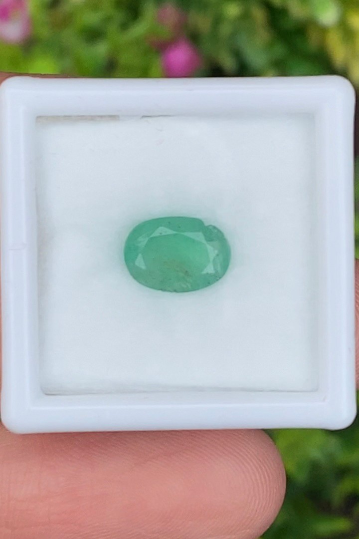 พลอย มรกต Natural Emerald แซมเบีย 1.43 กะรัต (Cts.) พลอยแท้ อัญมณีมงคลประจําวันเกิด เครื่องประดับพลอย