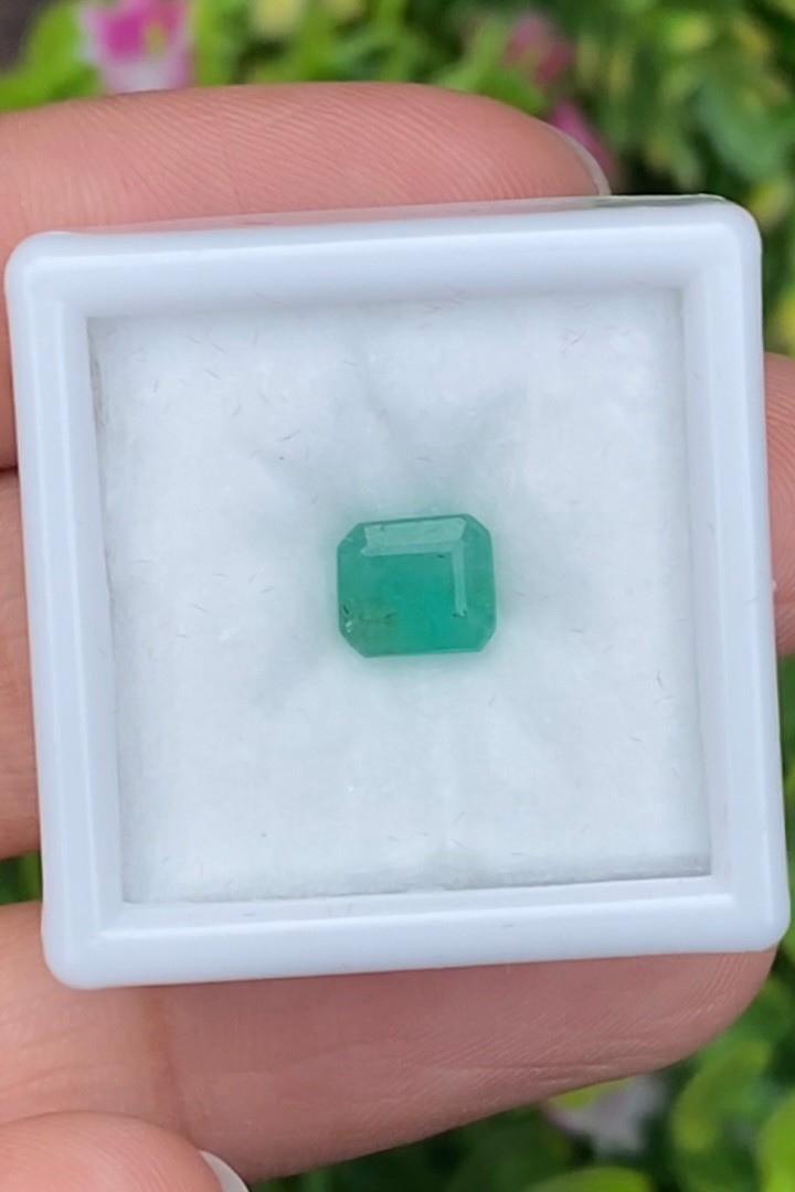 พลอย มรกต Natural Emerald แซมเบีย 1.00 กะรัต (Cts.) พลอยแท้ อัญมณีมงคลประจําวันเกิด เครื่องประดับพลอย