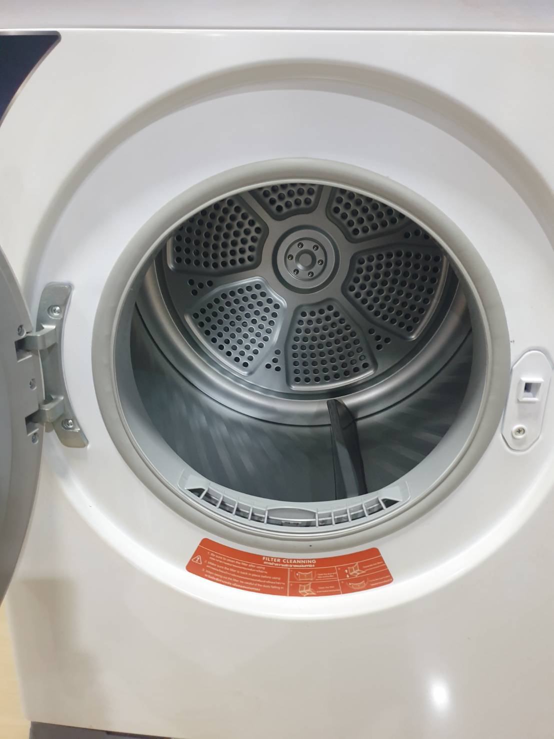 TCL DRYER เครื่องอบผ้าฝาหน้า ความจุ 9Kg. สีขาว รุ่น WT09KFDYW อบแห้งไวด้วยความร้อน มีโปรแกรมลดรอยยับผ้า