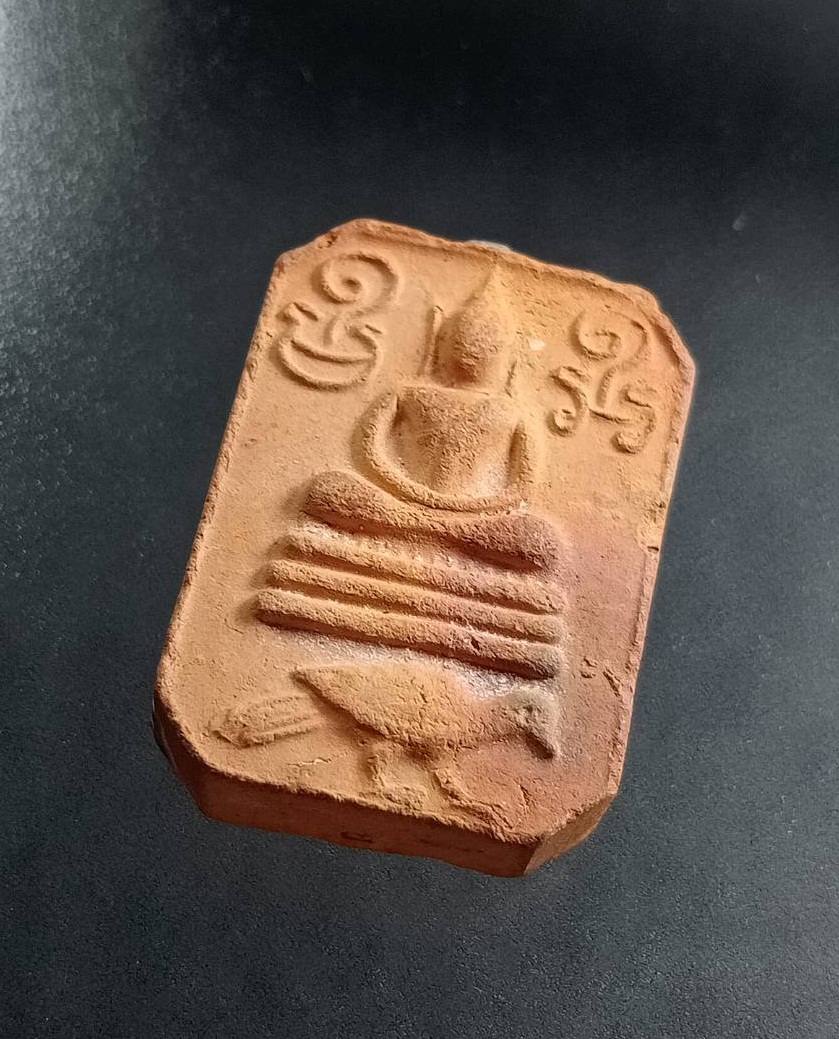 ผ2905 พระเนื้อดิน หลวงพ่อปาน วัดบางนมโค จ.อยุธยา พิมพ์ขี่นก รุ่นสู่พุทธภูมิ ปี2536