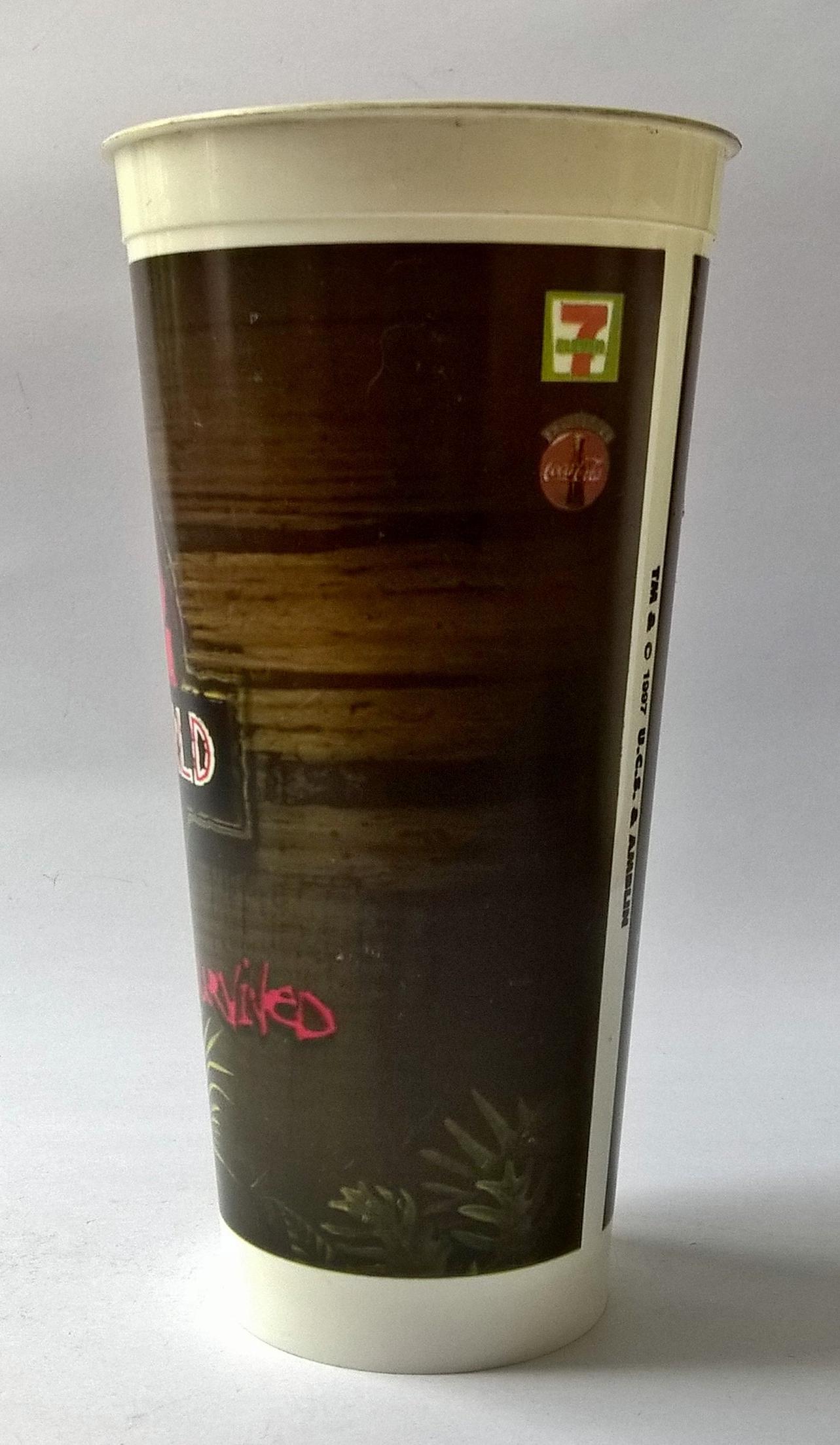 แก้วน้ำพลาสติกงานเก่า จากภาพยนต์เรื่อง เดอะ ลอส เวิล์ด จูราสสิก พาร์ค Jurassic Par2 The Lost World (1997) ของสะสมจาก EGV ของเก่า โปรดตรวจสอบทุกภาพ