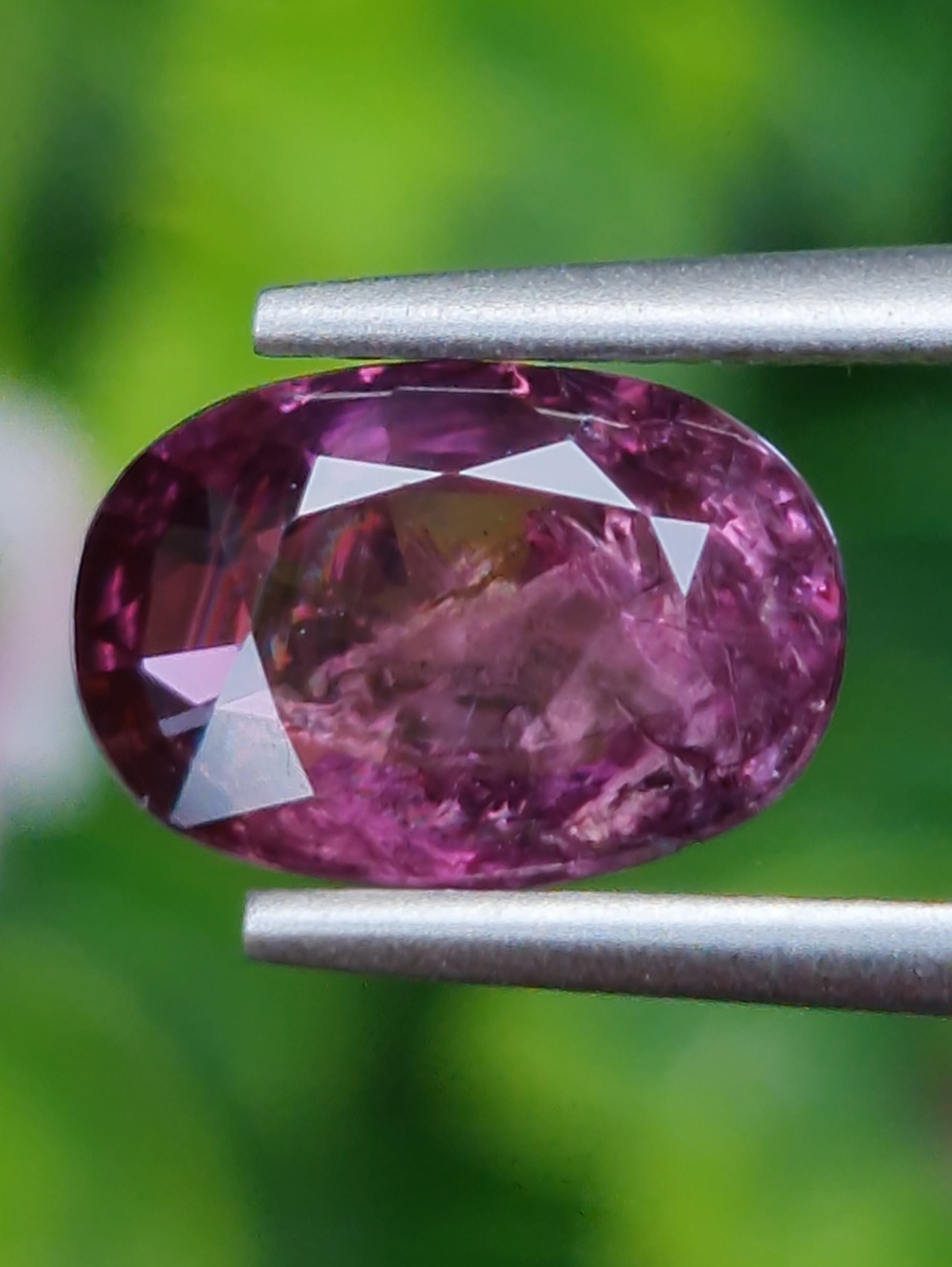 พลอย เพอเพิล แซฟไฟร์ สีม่วง Purple Sapphire ดิบ (Unheated) 2.05 กะรัต (Cts.) พร้อมใบเซอร์ พลอยแท้ อัญมณีมงคลประจําวันเกิด เครื่องประดับพลอย