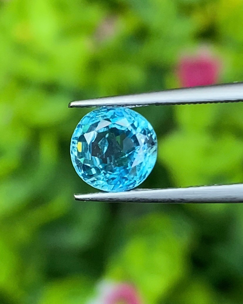 พลอย เพทาย Natural Zircon 2.12 กะรัต (Cts.) พลอยแท้อัญมณีมงคล ประจําวันเกิด เครื่องประดับพลอย